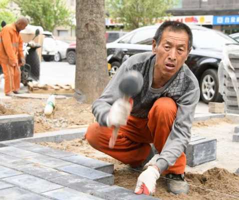 西安铺地砖工人（西安贴砖工人）